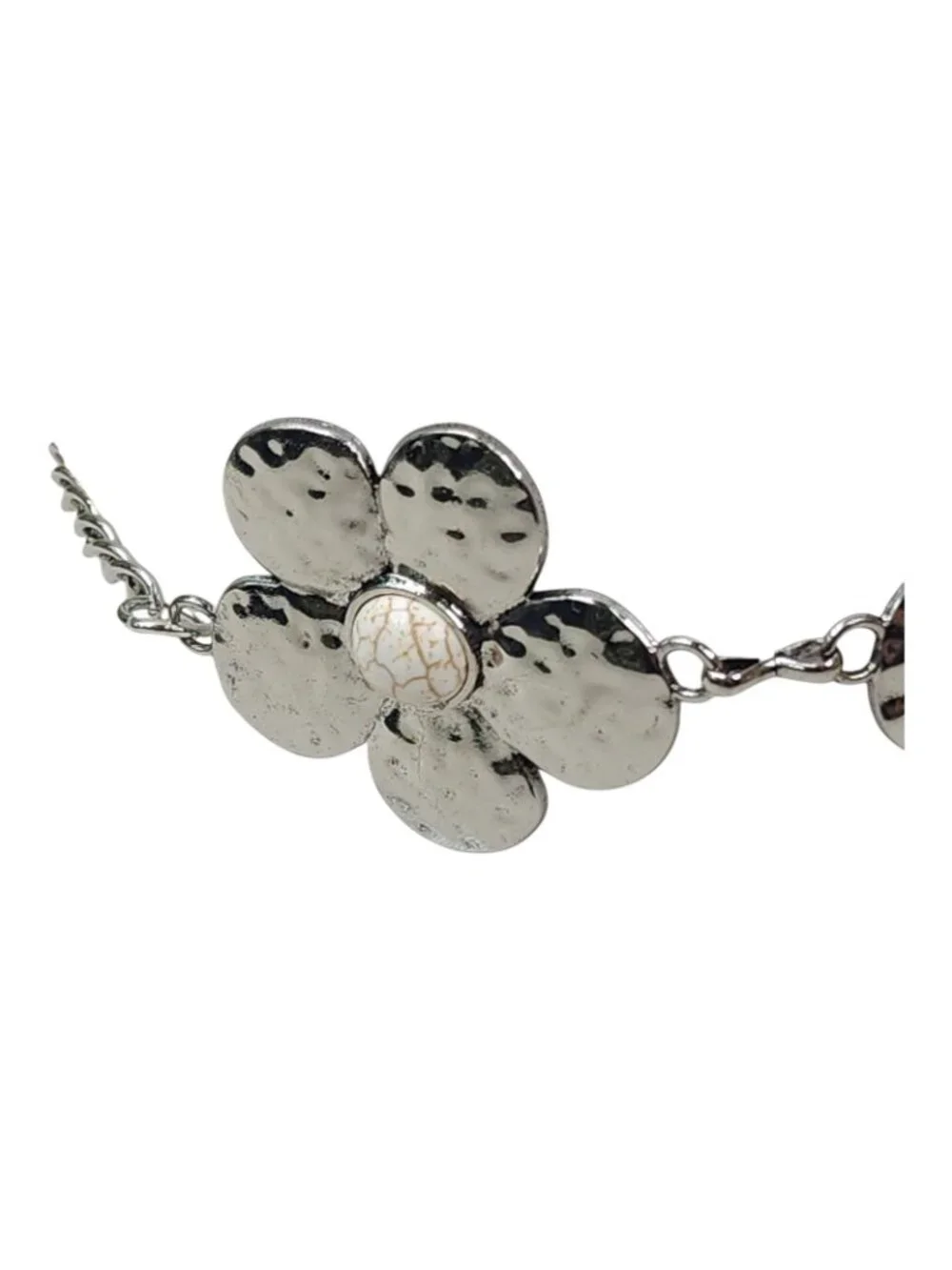 The Unbranded Brand 38 adorn